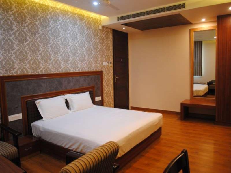 Capital O 4535 Hotel Uma Palace Benares Buitenkant foto