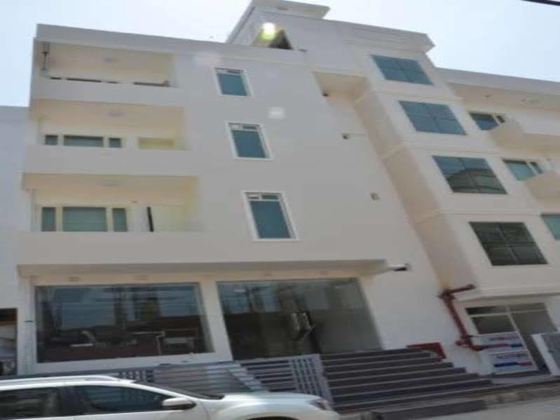 Capital O 4535 Hotel Uma Palace Benares Buitenkant foto