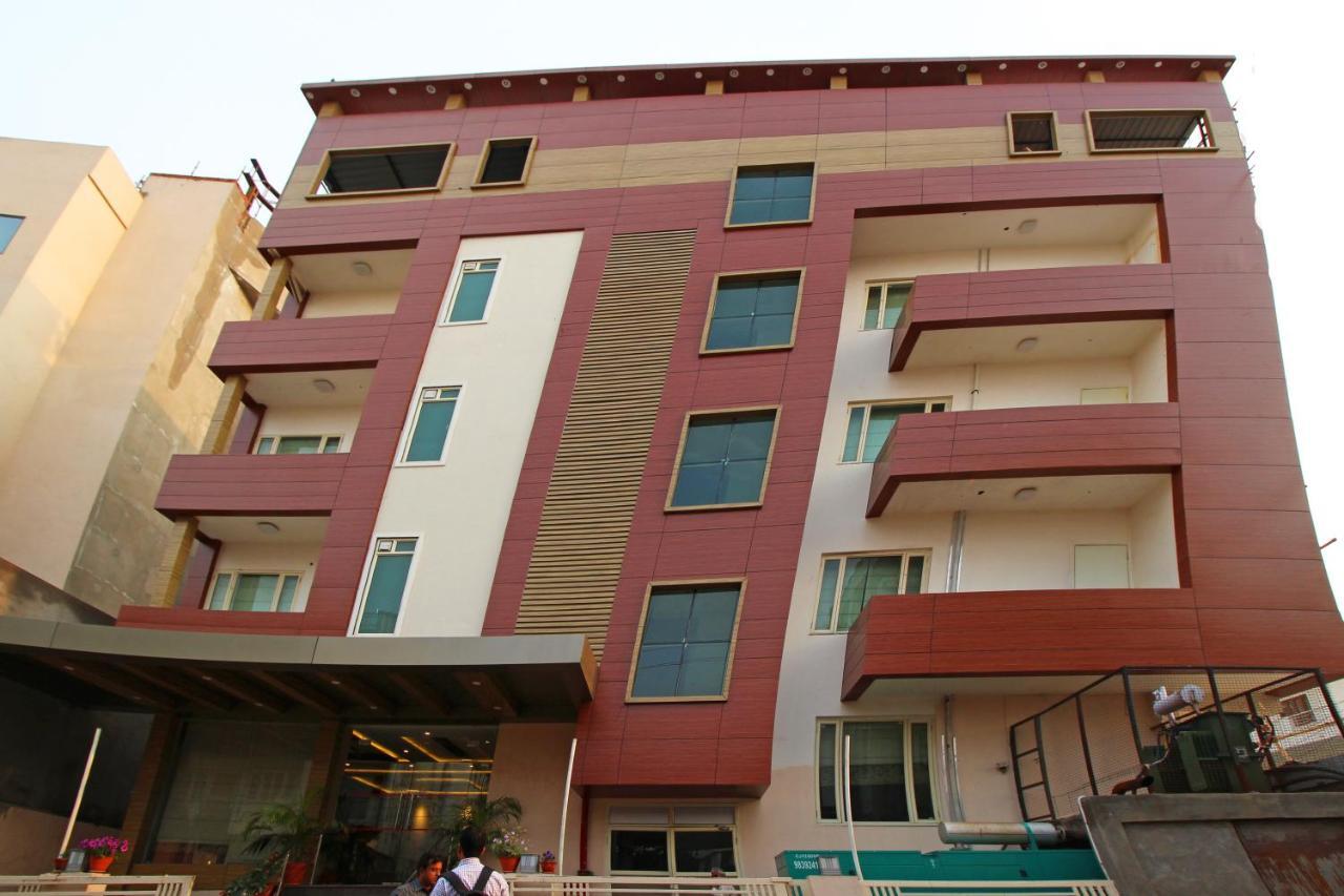 Capital O 4535 Hotel Uma Palace Benares Buitenkant foto