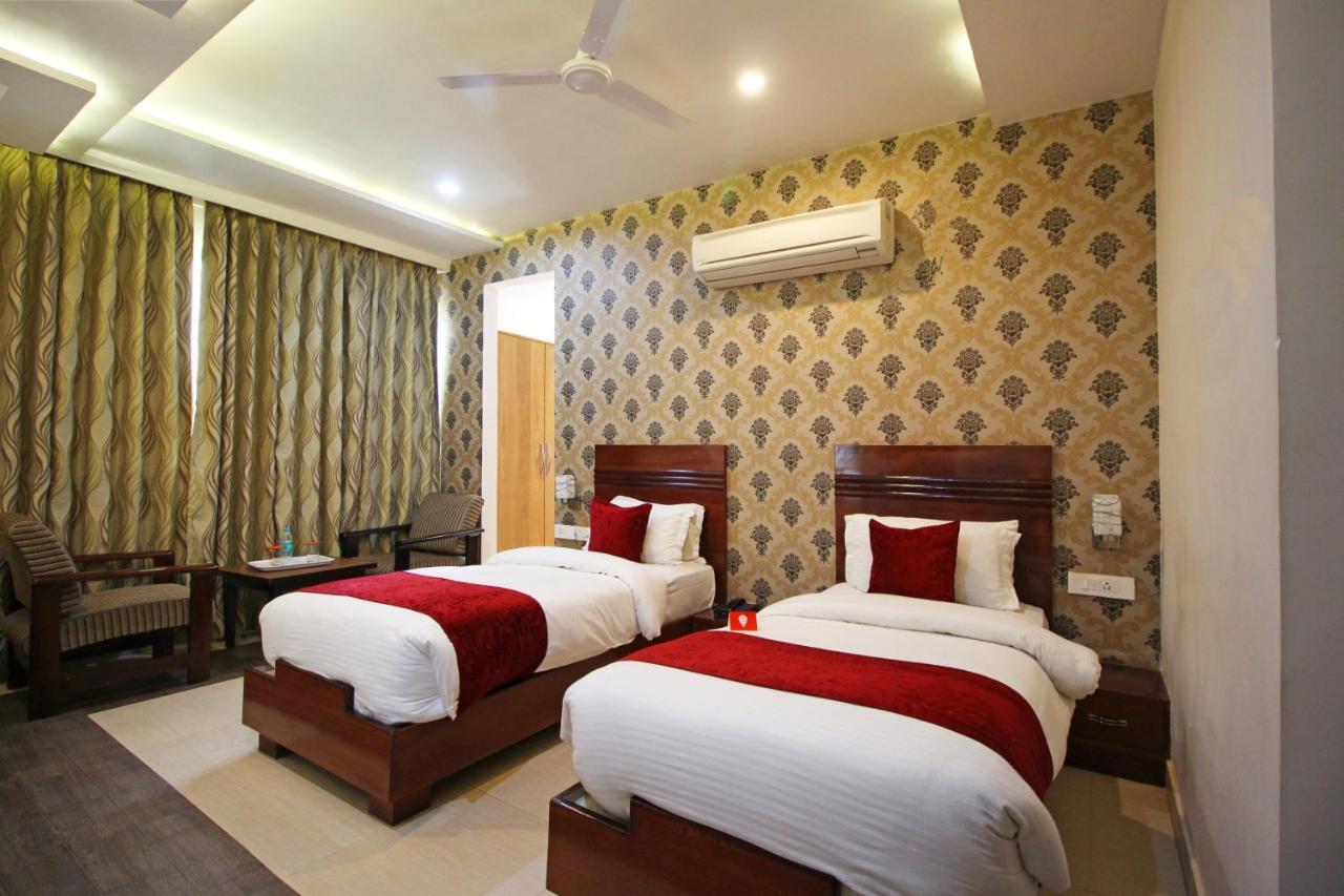 Capital O 4535 Hotel Uma Palace Benares Buitenkant foto