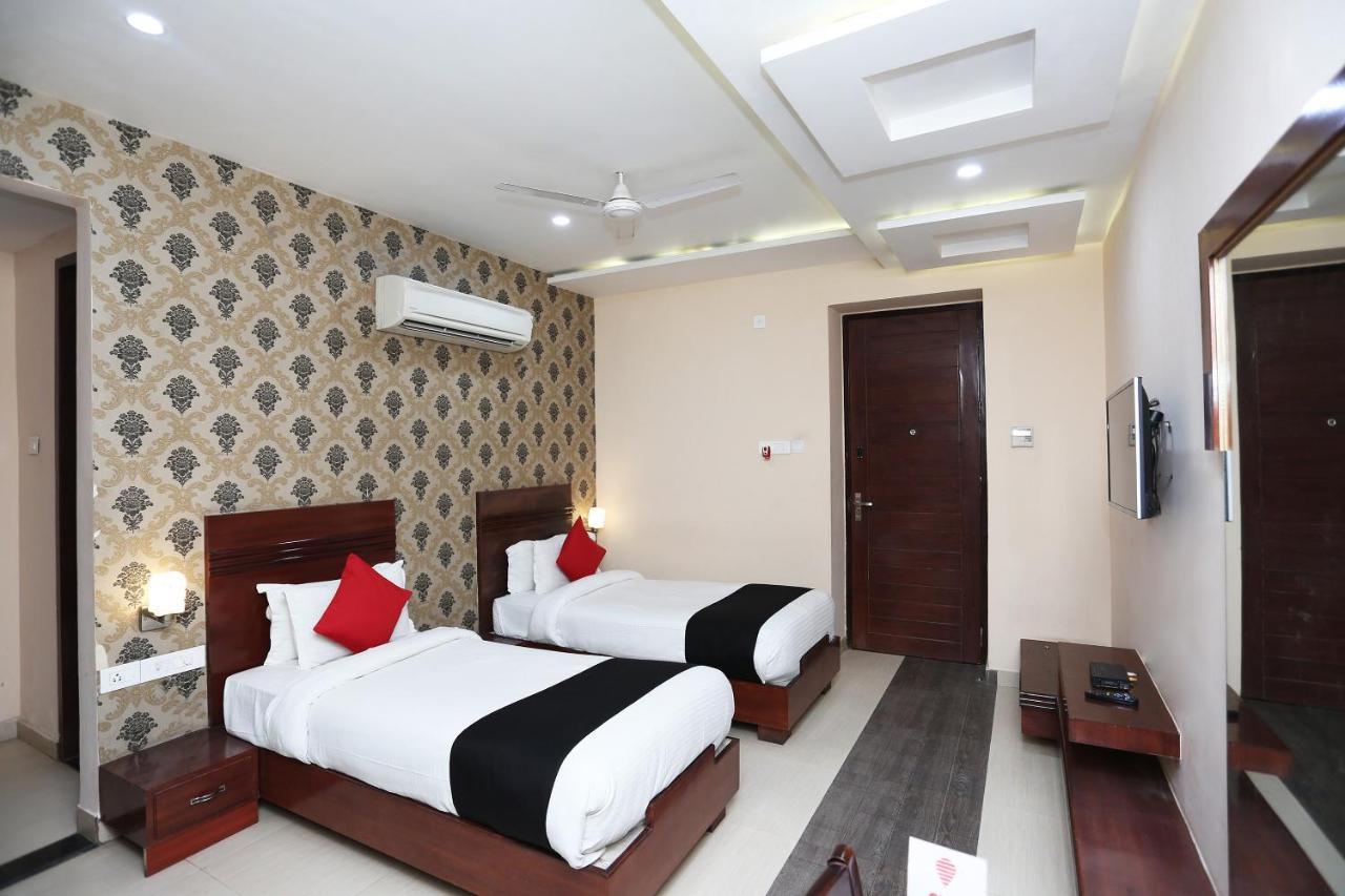 Capital O 4535 Hotel Uma Palace Benares Buitenkant foto