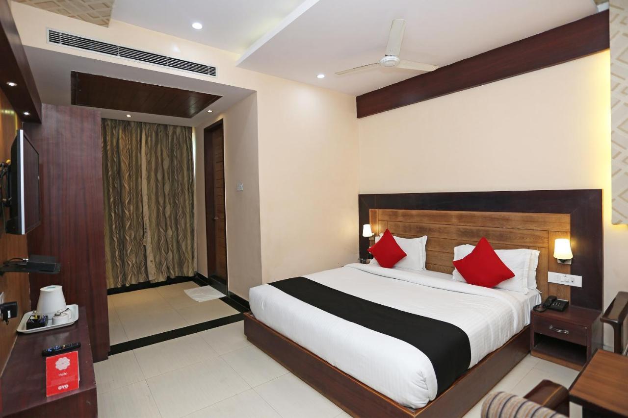 Capital O 4535 Hotel Uma Palace Benares Buitenkant foto