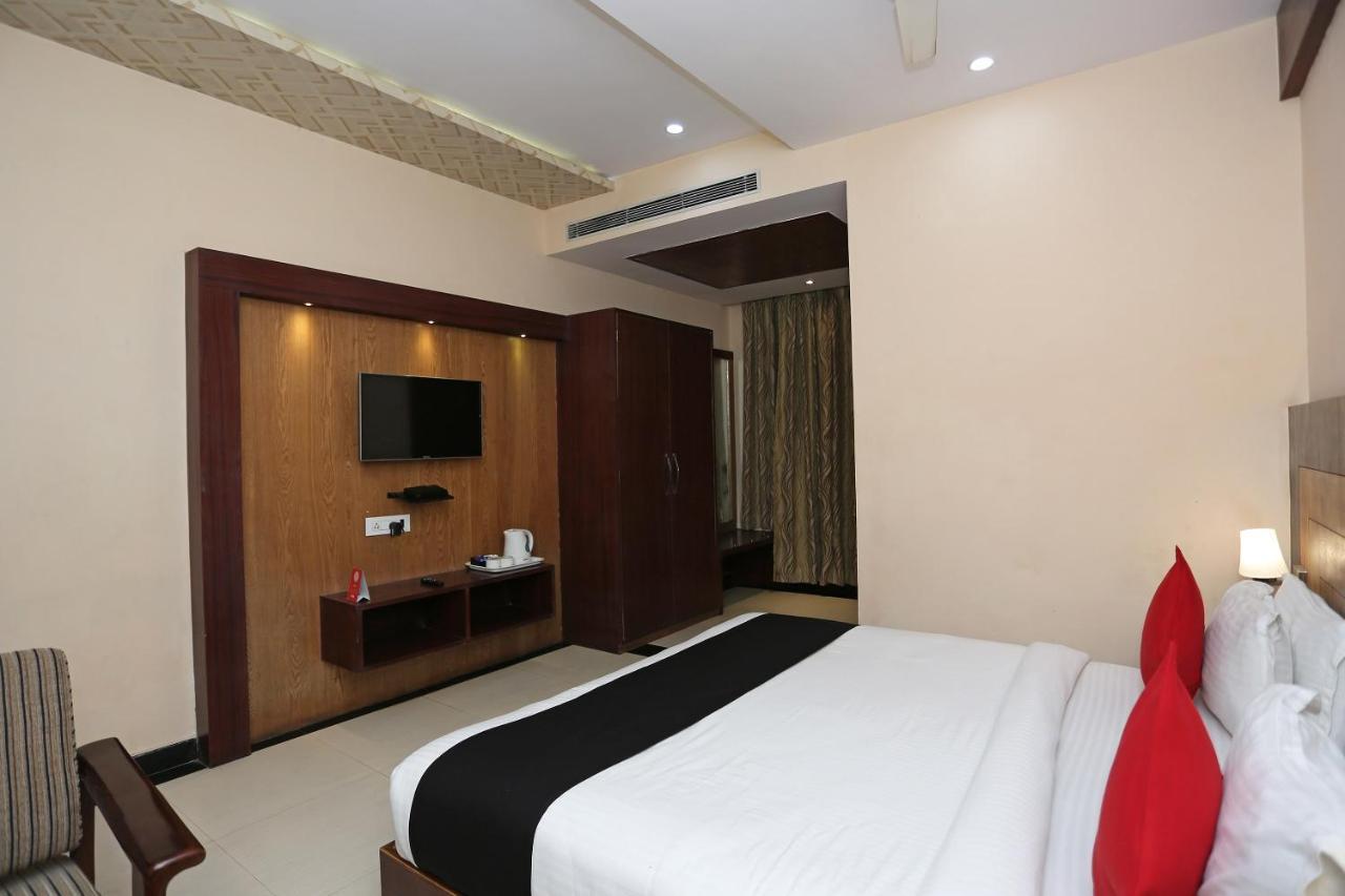 Capital O 4535 Hotel Uma Palace Benares Buitenkant foto