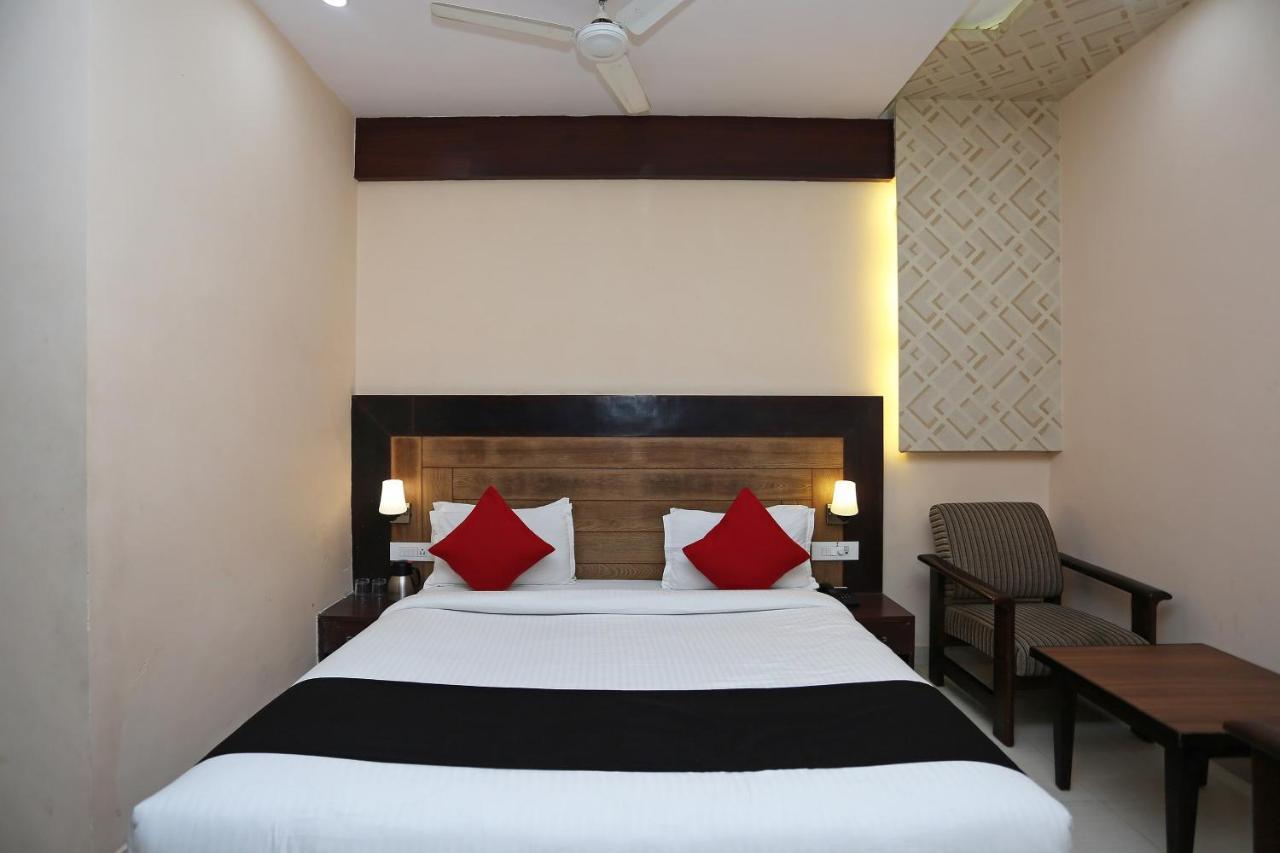 Capital O 4535 Hotel Uma Palace Benares Buitenkant foto