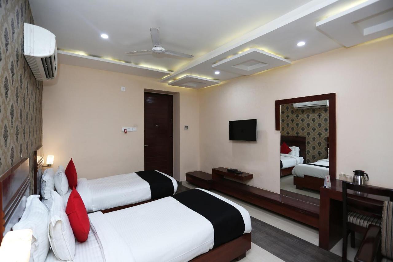 Capital O 4535 Hotel Uma Palace Benares Buitenkant foto