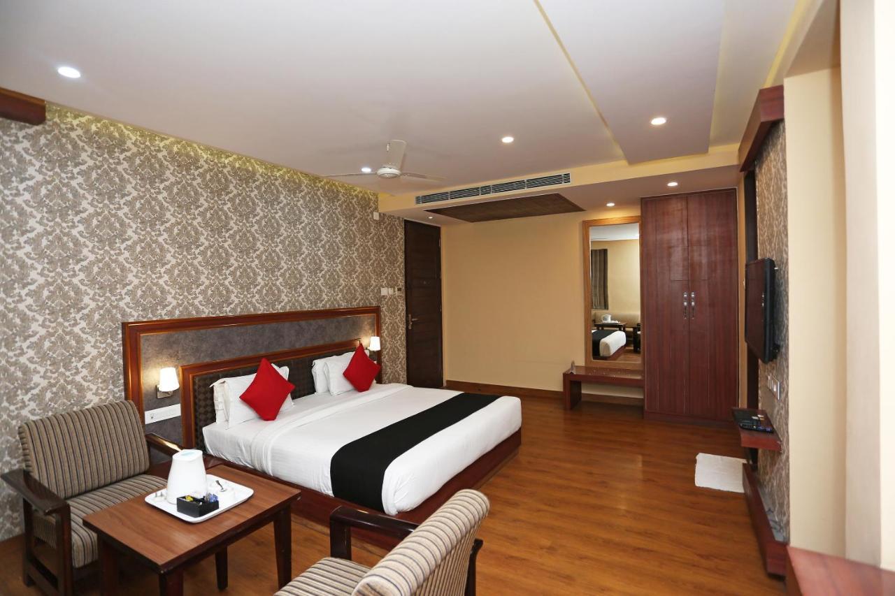 Capital O 4535 Hotel Uma Palace Benares Buitenkant foto
