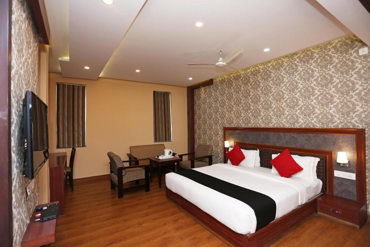 Capital O 4535 Hotel Uma Palace Benares Buitenkant foto