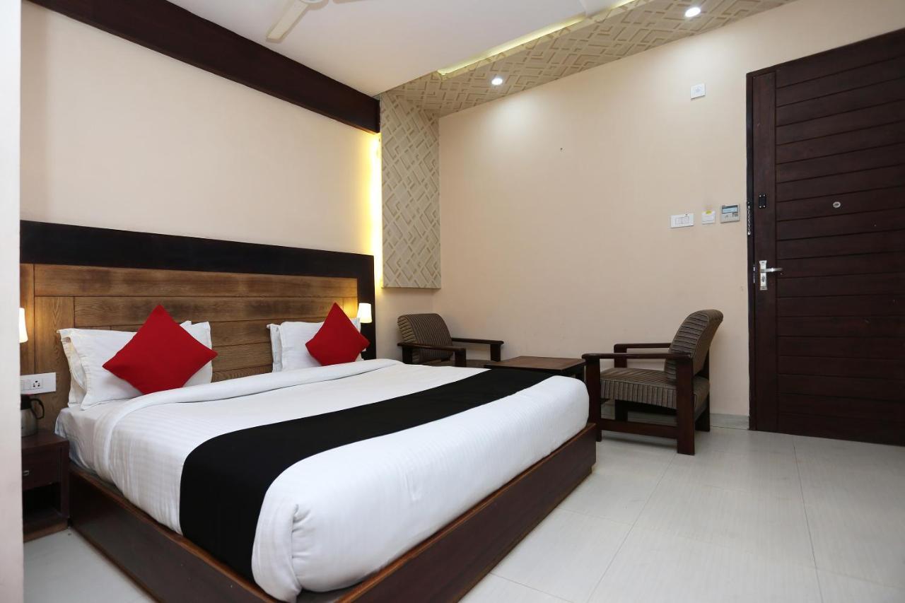 Capital O 4535 Hotel Uma Palace Benares Buitenkant foto