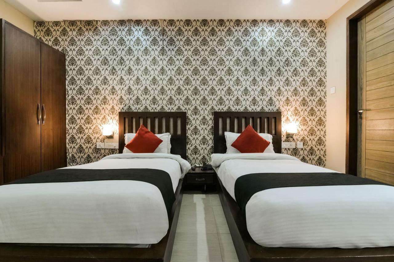 Capital O 4535 Hotel Uma Palace Benares Buitenkant foto