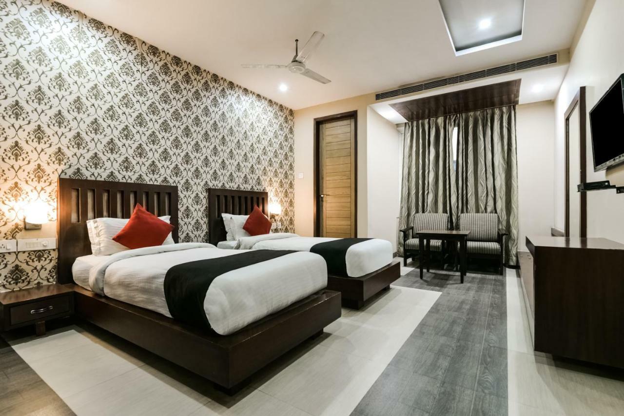 Capital O 4535 Hotel Uma Palace Benares Buitenkant foto