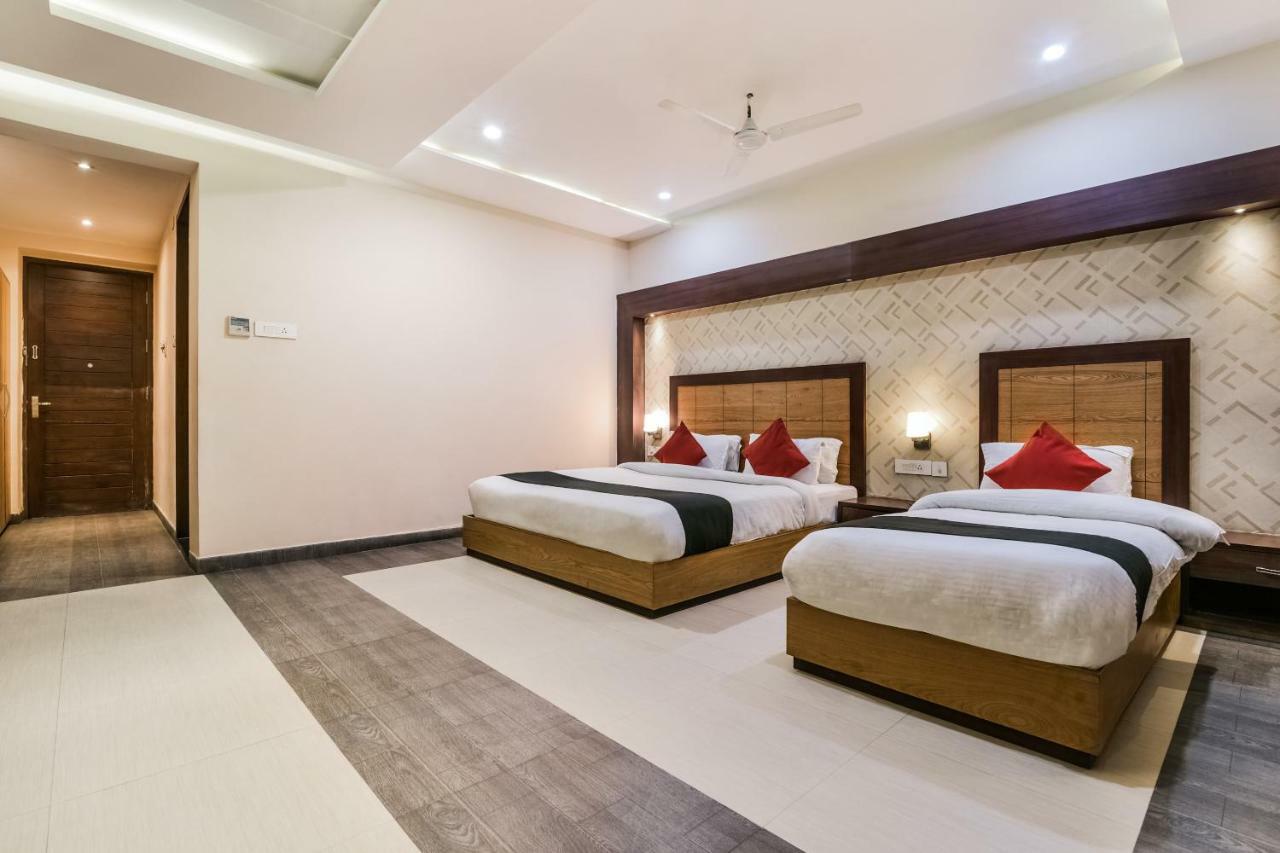 Capital O 4535 Hotel Uma Palace Benares Buitenkant foto