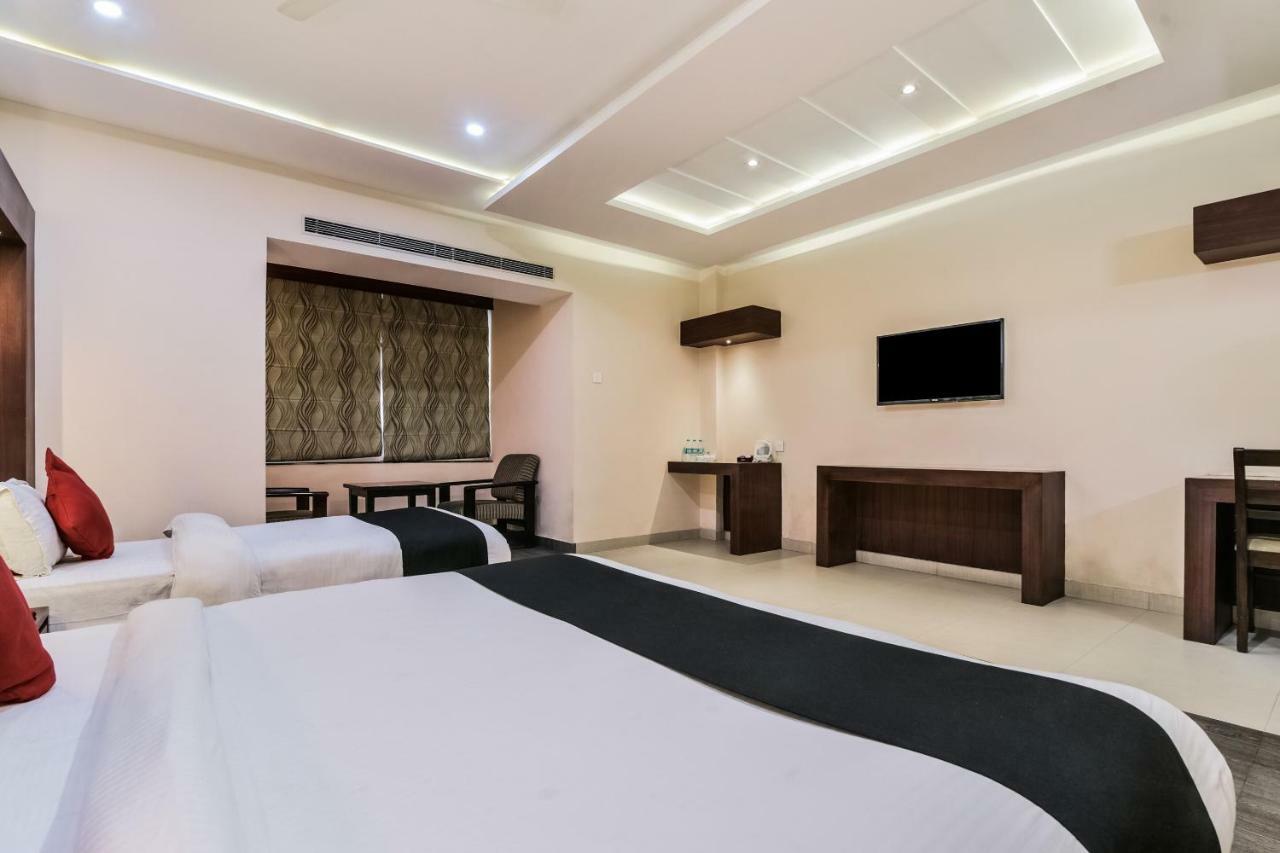 Capital O 4535 Hotel Uma Palace Benares Buitenkant foto